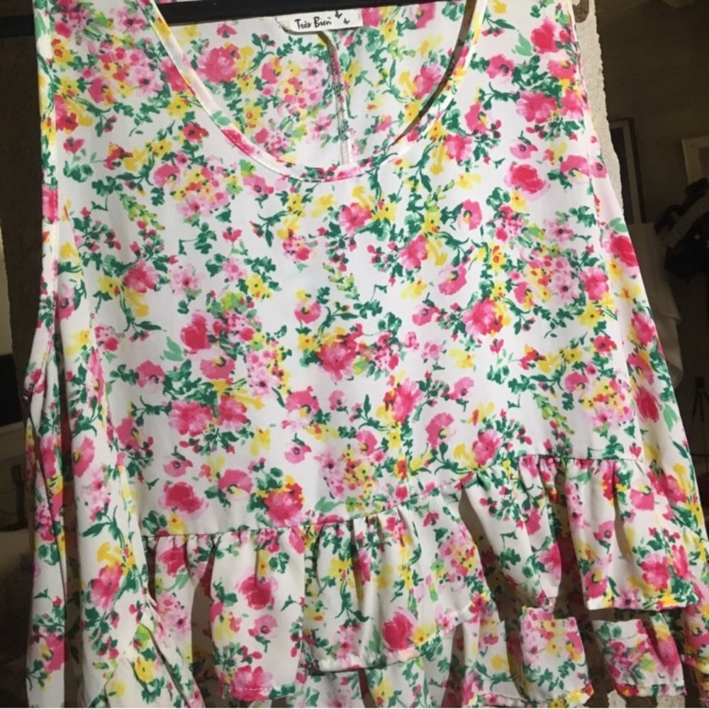 Gorgeous floral cropped frilled blouse! - Picture 2 of 4